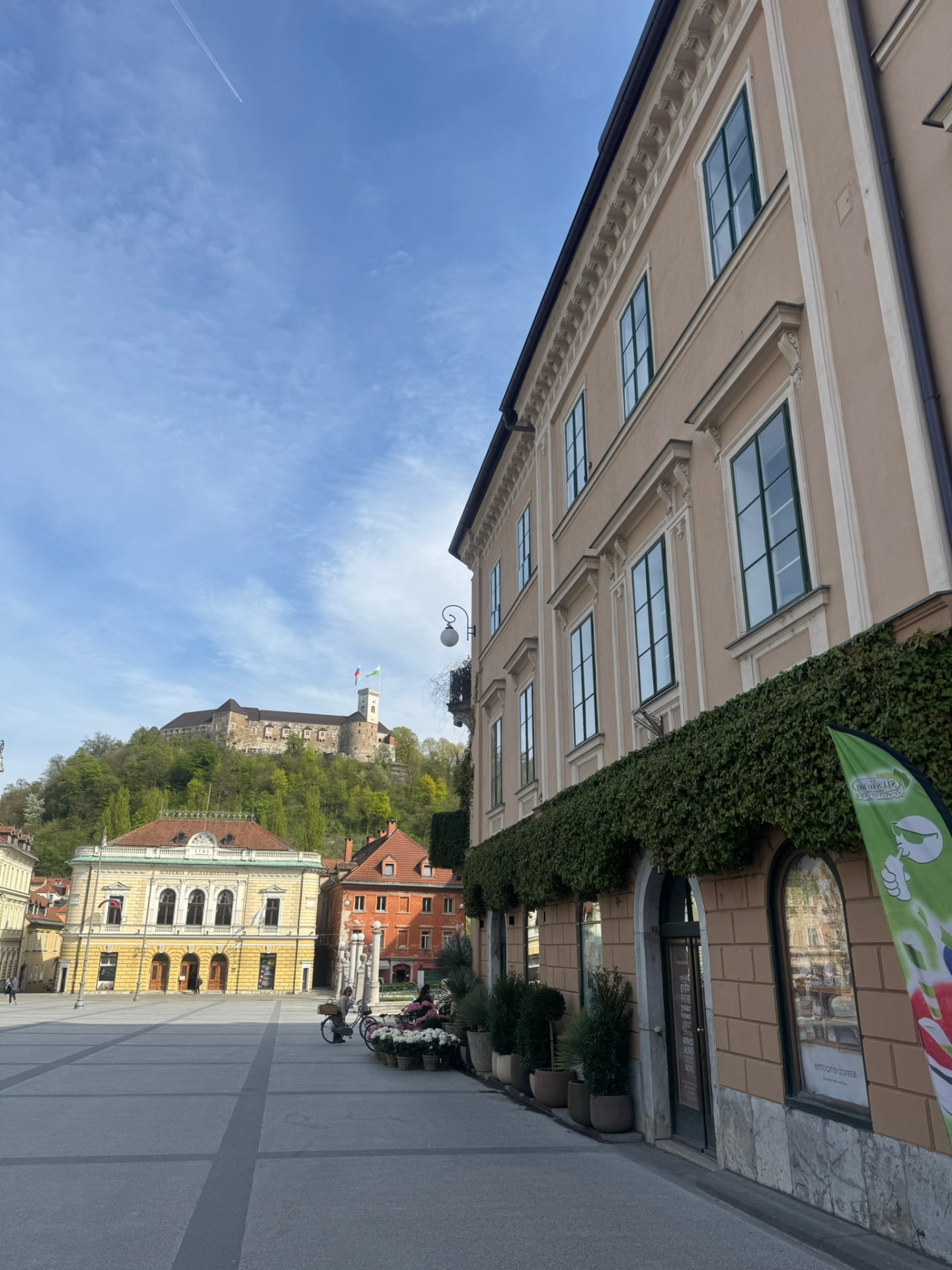 Congress Square in Ljubljana with the castle above the old town